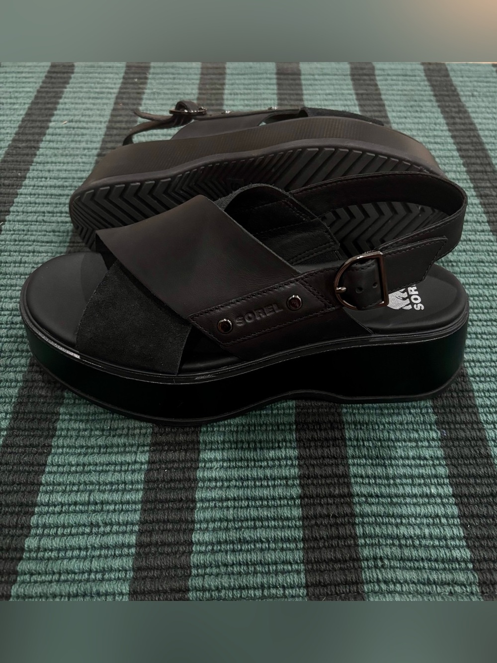 black sorel dayspring crisscross sandals